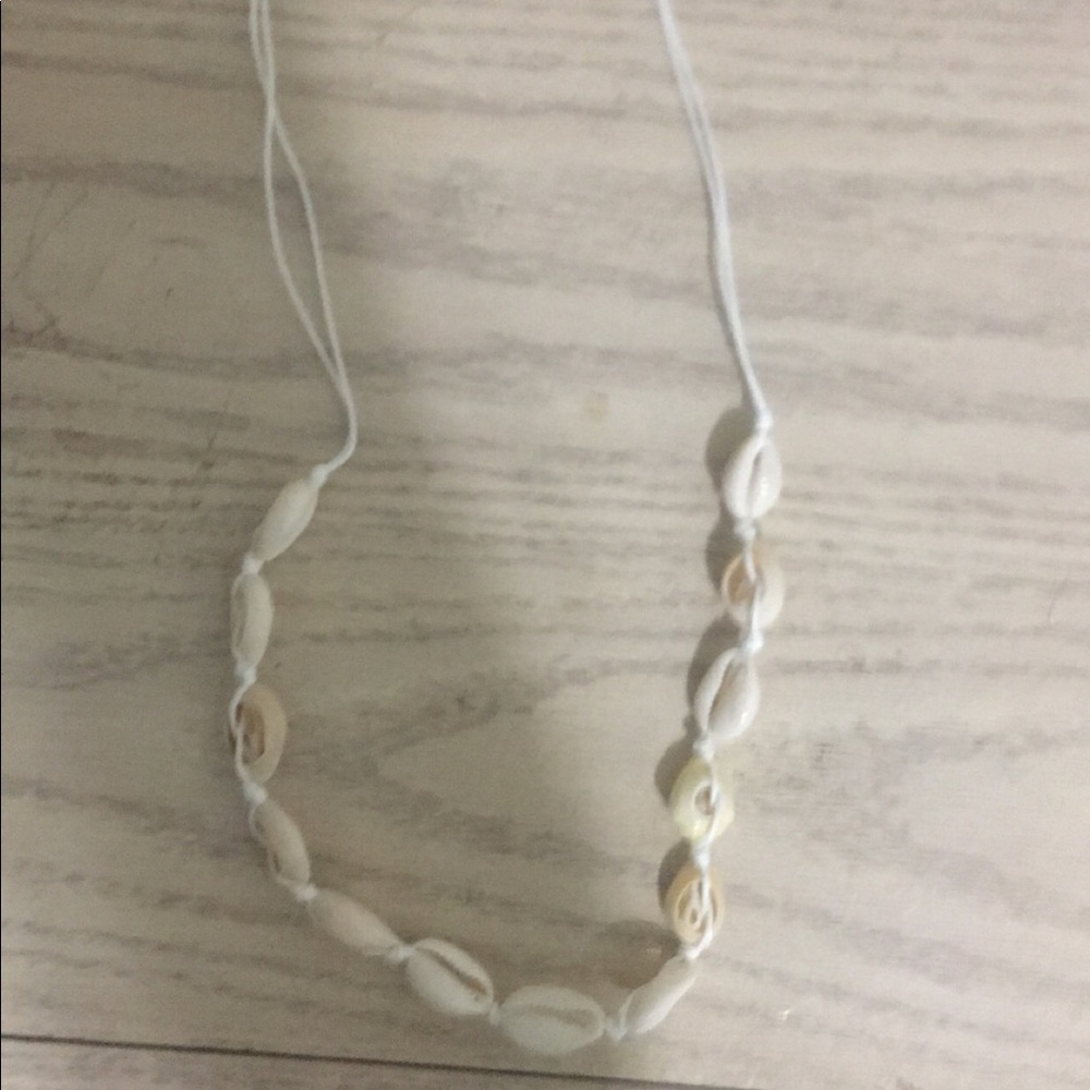 White shell necklace